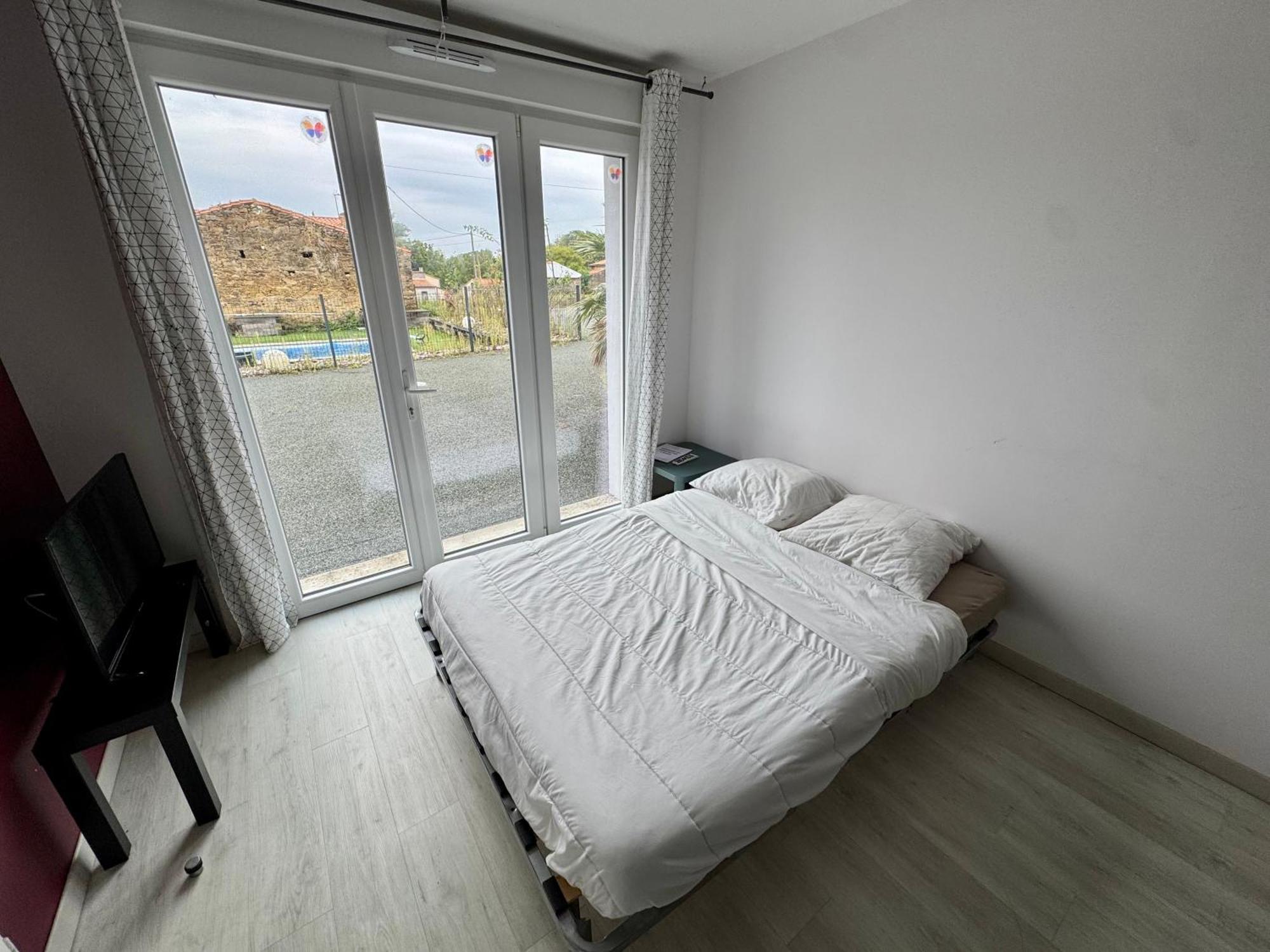 Domaine Des 5 Roses - Rose Rouge Apartment La Guierche Exterior photo
