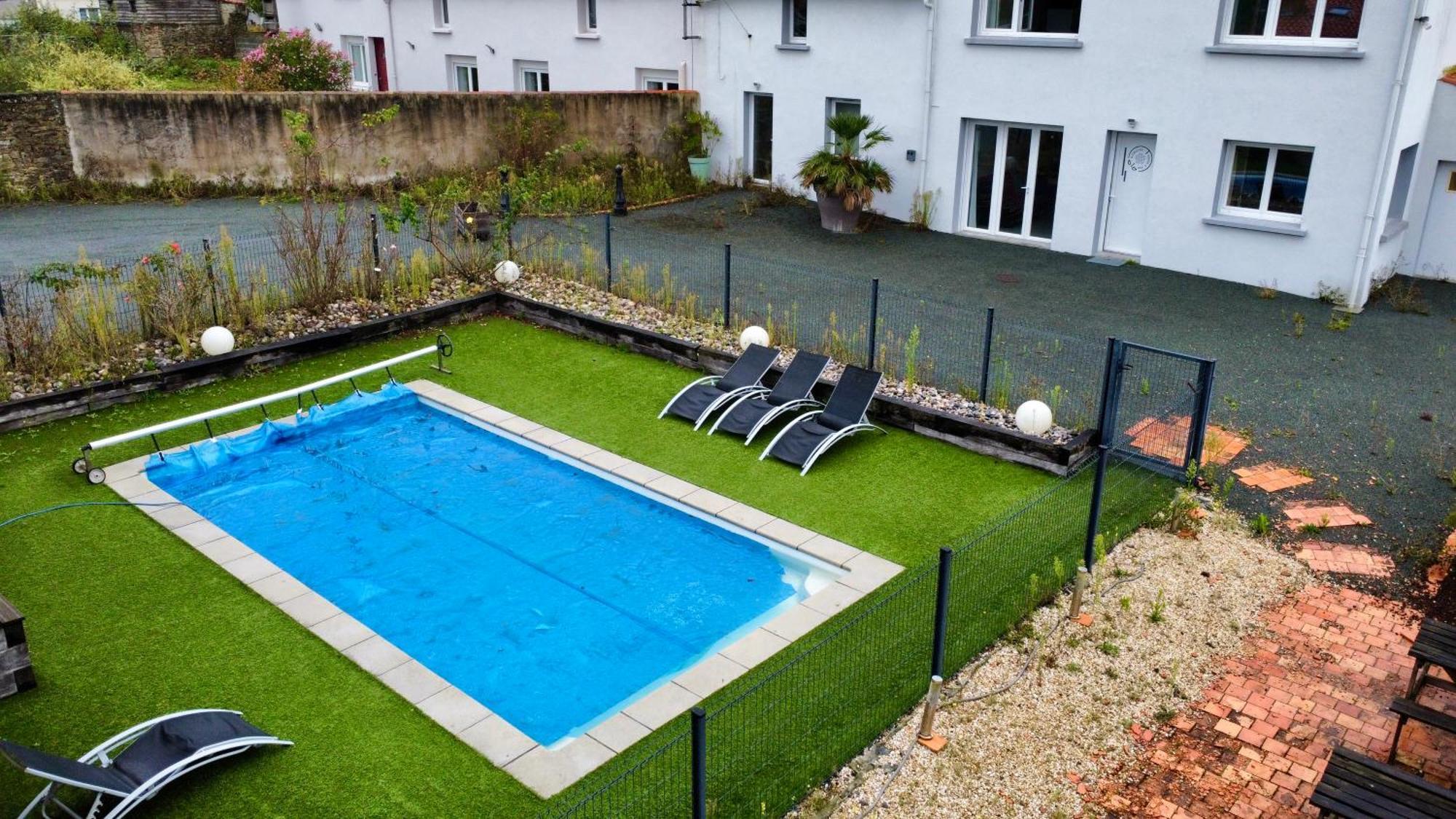 Domaine Des 5 Roses - Rose Rouge Apartment La Guierche Exterior photo